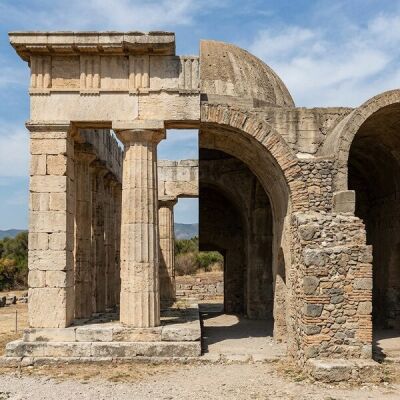 Römer vs. Griechen: Die wichtigsten Unterschiede in der Architektur - Römer vs. Griechen: Architektur im Vergleich