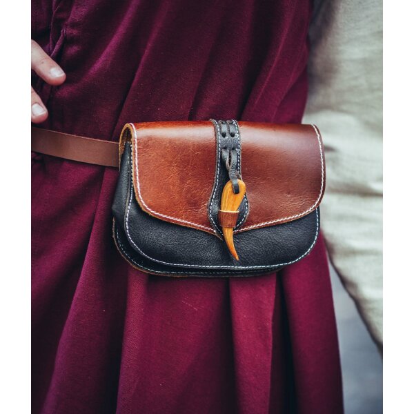 Leather belt bag "Adalar" with wooden clasp