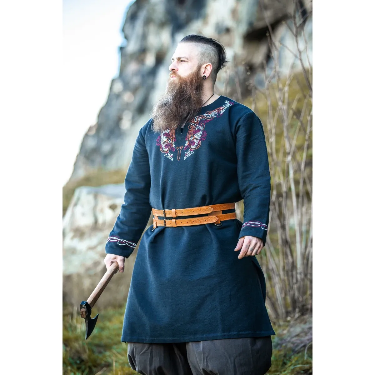 Wikinger Tunika schwarz-rot "Snorri" mit Handstickerei im Urnes-Stil XXL