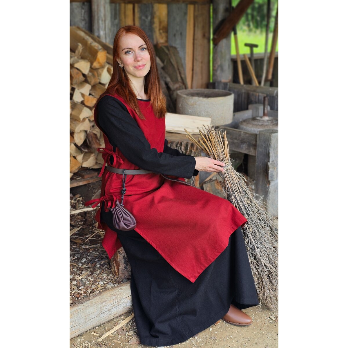 Classic Viking overdress red "Lykke"