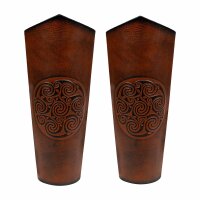 Armschienen oder Armstulpen aus Leder mit geprägtem Keltischem Spiraldesign 23cm