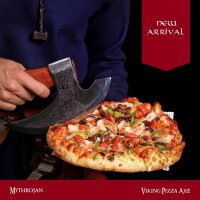 Wikinger Pizza Axt mit graviertem Kopf - die Geschenkidee