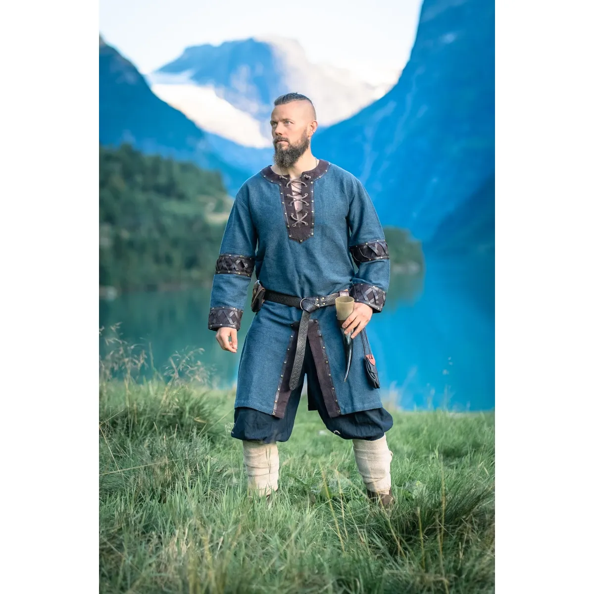 Wikinger Tunika blau Lederapplikationen  box