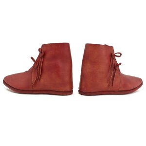 Half boots laced with hobnailed double soles korduan red