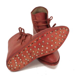 Half boots laced with hobnailed double soles korduan red